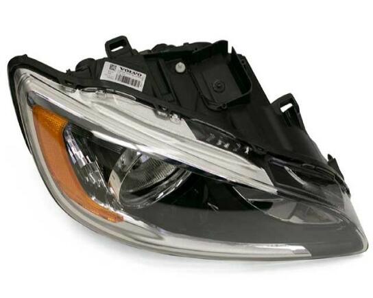 Volvo Headlight Assembly - Passenger Side (Halogen) 31420288